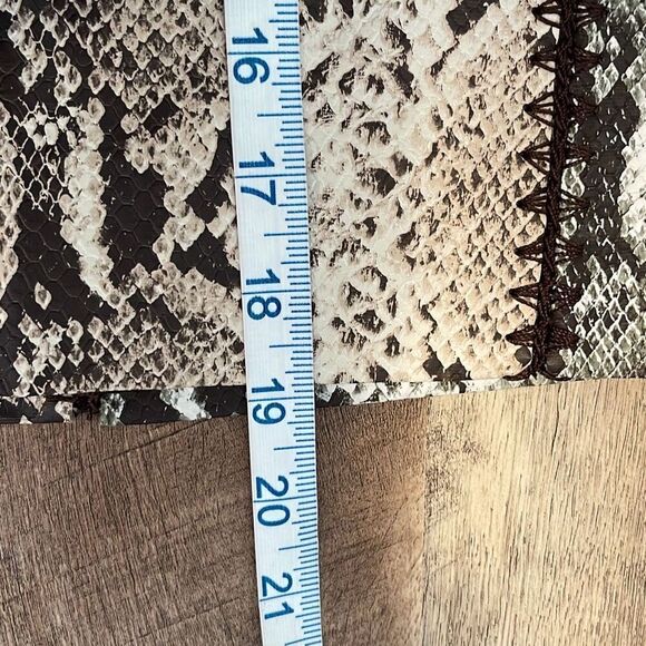 Etcetera Snake Print Mini Pencil Skirt Faux Leather Lined‎ Size 4 Tan Sage Green - Picture 9 of 9